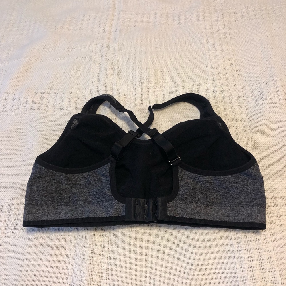 Women’s sports bra - Picture 4 of 5